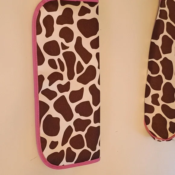 Toss Resort Collection Giraffe Print Tote Bag with Pink Straps, W/Hot Iron Bag - Picture 16 of 16